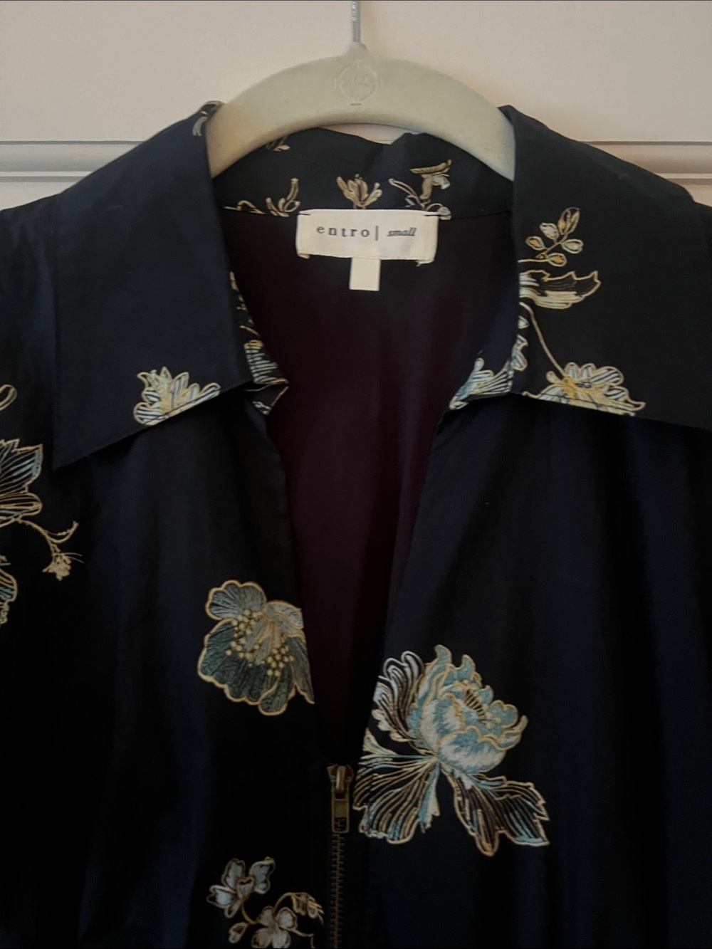 Like New Entro Navy Floral Dress - Picture 2 of 3